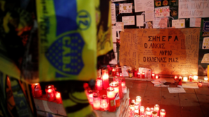 Τρία χρόνια χωρίς τον Άλκη Καμπανό – 19 κεριά στο σημείο που δολοφονήθηκε το παιδί-σύμβολο κατά της οπαδικής βίας