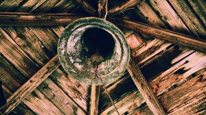 Προσπάθησαν να "τρυπώσουν" σε εκκλησία σκαρφαλώνοντας στο καμπαναριό 