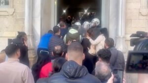 Κακοποίηση τρίχρονου: Πρωτοφανής πολιορκία στα Δικαστήρια Ηρακλείου - Μαινόμενο πλήθος, θέλει να εισβάλει 