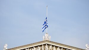 Εθνικό πένθος: Τι σημαίνει και τι σηματοδοτεί - Τι θα γίνει με τα σχολεία;