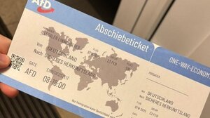 Γερμανία: Το AfD έστειλε σε μετανάστες φυλλάδια με τη μορφή εισιτηρίου χωρίς επιστροφή!