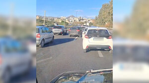 Καθημερινό και επικίνδυνο μποτιλιάρισμα στο Γιόφυρο! Δείτε βίντεο