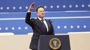 Κόντρα Ίλον Μασκ με Wikipedia για τον ναζιστικό χαιρετισμό στην ορκωμοσία του Τραμπ