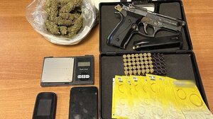 Είχε στο σπίτι του κάνναβη αλλά και πιστόλι