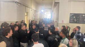 Κύμα οργής για την άγρια κακοποίηση του Άγγελου - Χαοτική κατάσταση στα Δικαστήρια Ηρακλείου - Βίντεο και φωτογραφίες