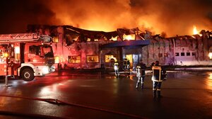 Συνεχίζεται κανονικά η λειτουργία του εργοστασίου «Καραμολέγκος» – Άρχισε η καταγραφή των ζημιών έπειτα από την φωτιά