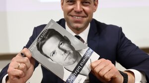 Χαμός στην παρουσίαση του βιβλίου Κασσελάκη: Ένταση προκάλεσε η Ελένη Λουκά