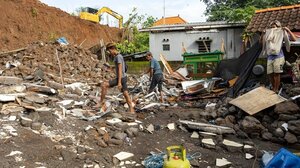 Κατολίσθηση στην Ινδονησία: 16 νεκροί - Η βροχή εμπόδιο στις έρευνες για αγνοούμενους