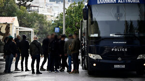 Κύκλωμα προστασίας: Απολογείται σήμερα η δεύτερη ομάδα κατηγορουμένων – Στη φυλακή ο «Κρητικός», ο «Νώντας» και η 37χρονη αστυνομικός