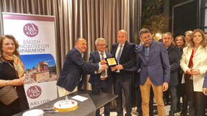 Με κάθε επισημότητα η κοπή πίτας των ξενοδόχων του Ηρακλείου