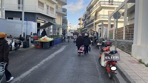 Ηράκλειο: Έξω από το Δημοτικό Σχολείο η λαϊκή, παρά τις σφοδρές αντιδράσεις