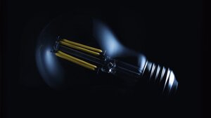 Ακόμα περιμένουν να αλλάξουν την καμμένη λάμπα