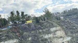 Άνδρας έπεσε σε γκρεμό στη Λοφούπολη! Δείτε βίντεο