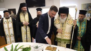 Έκοψαν πρωτοχρονιάτικη πίτα στον Δήμο Μαλεβιζίου