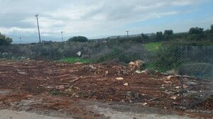 Αδειάζουν οι «αυτοσχέδιοι σκουπιδότοποι» στα Χανιά