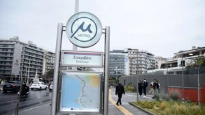 Μετρό Θεσσαλονίκης: Έβαψαν με σπρέι συρμό στο αμαξοστάσιο της Πυλαίας