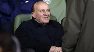 Πέθανε ο Μίμης Δομάζος - Ποιος ήταν ο «στρατηγός» του ελληνικού ποδοσφαίρου