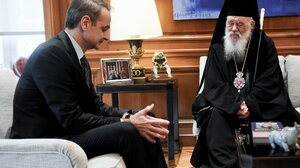 Συνάντηση Μητσοτάκη με Ιερώνυμο: Θα πάνε μαζί στα Τίρανα για την κηδεία του Αρχιεπισκόπου Αναστάσιου