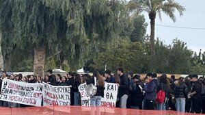 Στους δρόμους οι μαθητές των Καλλιτεχνικού και Μουσικού σχολείων Ηρακλείου