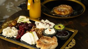 Ποιο τυρί μπορεί να βελτιώνει τη μνήμη και να προστατεύει από την άνοια