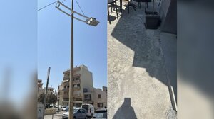 Τα σπασμένα, σκοτεινά πεζοδρόμια και το εγκαταλελειμμένο κτίριο