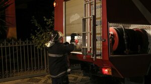 Ηράκλειο: "Λαμπάδιασε" σταθμευμένο αυτοκίνητο - Υπόνοιες εμπρησμού 