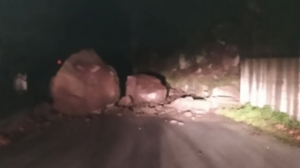  Λέσβος: Κατολισθήσεις βράχων από τον σεισμό των 5,1 Ρίχτερ – Ποια σχολεία θα είναι κλειστά