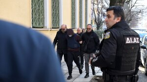 Δολοφονία στις Σέρρες: Προσωρινά κρατούμενοι άλλοι δύο για τη φονική συμπλοκή έξω από το μπαρ