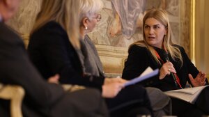 Η Σέβη Βολουδάκη ως ομιλήτρια στο συνέδριο Delphi Paris Forum II, στο Παρίσι