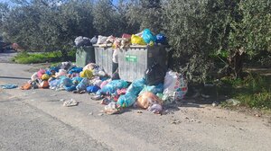 Στο... περίμενε για την αποκομιδή απορριμμάτων
