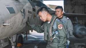 Φρικτός θάνατος! Κινητήρας μαχητικού αεροσκάφους "ρούφηξε" γυναίκα αξιωματικό στην Ταϊβάν