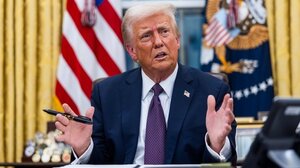 «Φρένο» στις απολύσεις ομοσπονδιακών από τον Μασκ, βάζει ο Τραμπ!