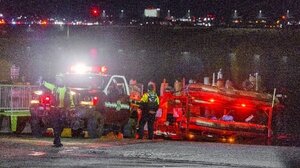 Ουάσινγκτον: Ανακτήθηκαν τα «μαύρα κουτιά» του αεροπλάνου που συνετρίβη – 14 άτομα εξακολουθούν να αγνοούνται