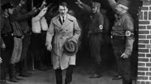 Η ιστορία ως κακόγουστη και επικίνδυνη φάρσα 