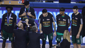 Απονομές μεταλλίων από τον Περιφερειάρχη Κρήτης και τον Πρόεδρο της ΕΟΚ στους νικητές του 50ου Κυπέλου Ελλάδας