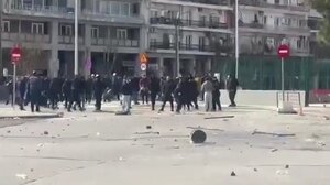 Τέμπη: Επεισόδια και στη Θεσσαλονίκη με μολότοφ και χημικά