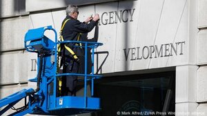 Βρετανός ΥΠΕΞ: Λάθος το "λουκέτο" στην υπηρεσία USAID