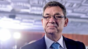 Άλμπερτ Μπουρλά: Γιούχαραν τον Έλληνα CEO της Pfizer στον Λευκό Οίκο