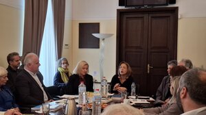 Ο Συνήγορος του Πολίτη στο Ηράκλειο για τις οφειλές και τις δεσμεύσεις λογαριασμών - Σύσκεψη στην Αποκεντρωμένη