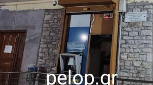 Αχαΐα: Ανατίναξαν ΑΤΜ στην Κλειτορία, δυο κουκουλοφόροι οι δράστες