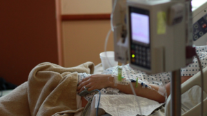 Στην Εντατική του ΠΑΓΝΗ νεαρή γιατρός από το Λασίθι - Παρουσίασε συμπτώματα μηνιγγίτιδας - Τι λένε οι συνάδελφοί της 