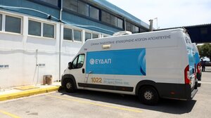 Έσπασε αγωγός της ΕΥΔΑΠ στο Παλαιό Φάληρο - Διακοπή κυκλοφορίας