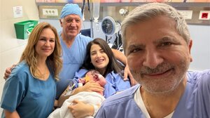 Γιώργος Πατούλης: Η φωτογραφία με τον γιο του μέσα από το μαιευτήριο