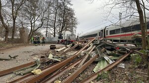Γερμανία: Ενας νεκρός και 13 τραυματίες σε σύγκρουση τρένου με φορτηγό