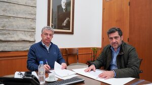 Συμβάσεις για ανασκαφές σε αρχαία Δρήρο και αρχαίο θέατρο Ιεράπετρας υπέγραψε ο Περιφερειάρχης Κρήτης 