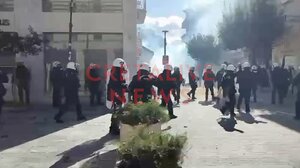 Τέμπη - Συλλαλητήρια: Ένταση, μικροεπεισόδια και προσαγωγές στο Ηράκλειο - Δείτε βίντεο