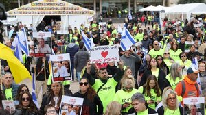 Η Χαμάς παρέδωσε τρεις Ισραηλινούς ομήρους στον Ερυθρό Σταυρό