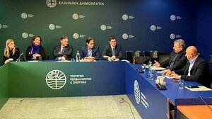 Μπαράζ επαφών του Νίκου Καλογερή στην Αθήνα