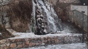 Κακοκαιρία Coral: Εντυπωσιακές εικόνες από τον παγωμένο καταρράκτη στην Φλώρινα