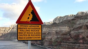 Σεισμοί στη Σαντορίνη: Οι πέντε περιοχές με υψηλό κίνδυνο κατολισθήσεων